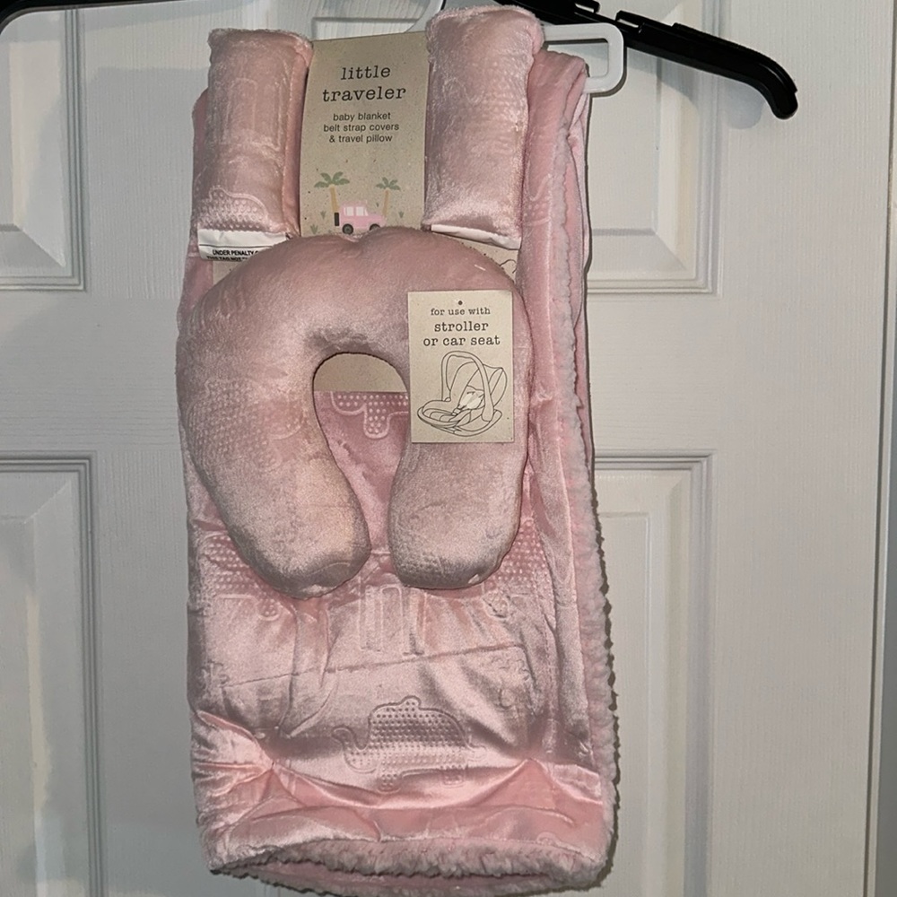 NWT little traveler baby set